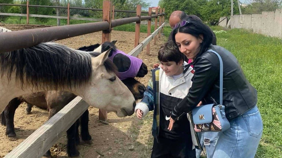 Հիպոթերապիա՝ հաճելի և օգտակար փորձառություն սովորողների համար